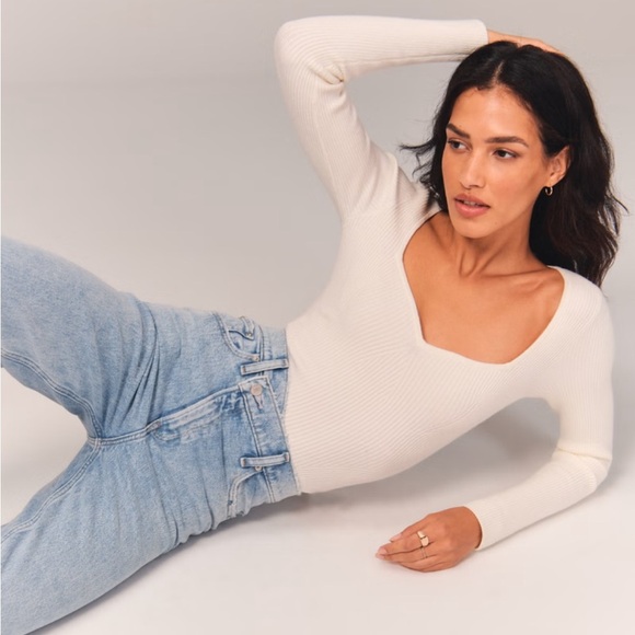 Abercrombie & Fitch 90s Straight Ultra High Rise Light With Criss Cross Waist - Picture 6 of 16